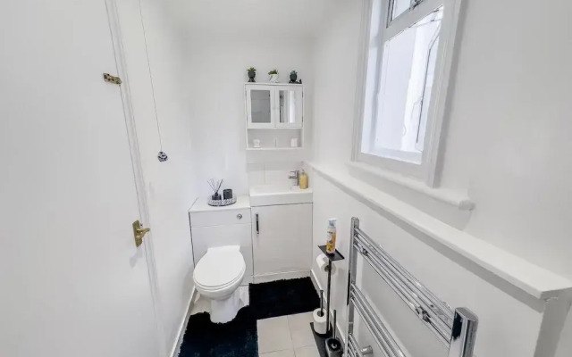 Apartment-sleeps6-parking-internet