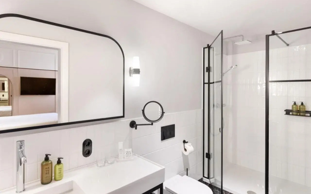 Astoria Vienna, Curio Collection by Hilton