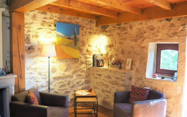 Pretty stone house with own terrace and private garden, Grignan