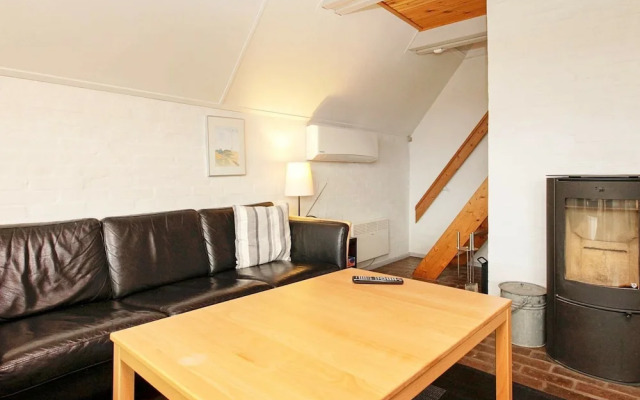 Cozy Holiday Home With Roofed Terrace in Hvide Sande