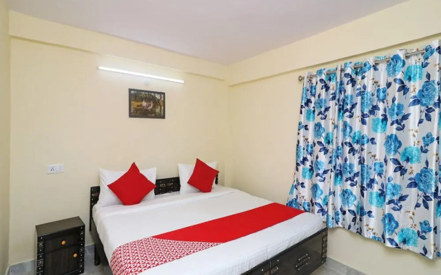 OYO Home 13520 Comfortable 2RK