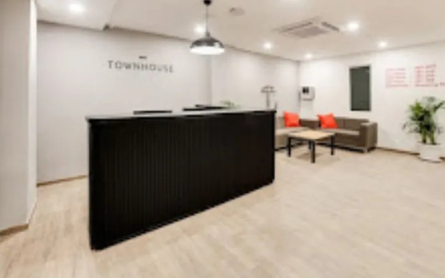 Qotel 007 Anand Vihar