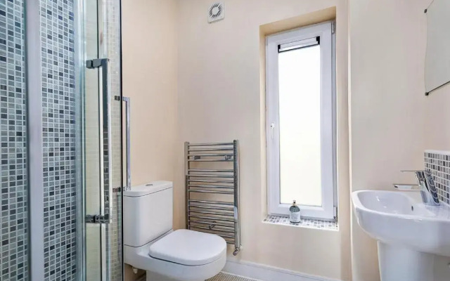 Exclusive - Stunning City Centre House! Parking