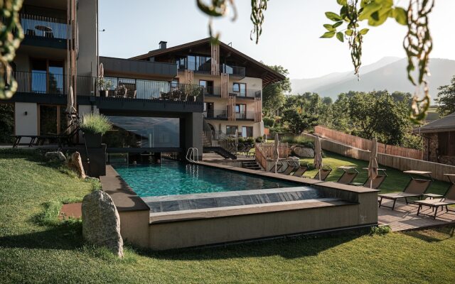 Maraias Luxury Suites & Apartments