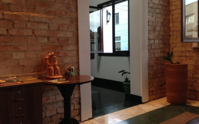 Central Palace Hotel