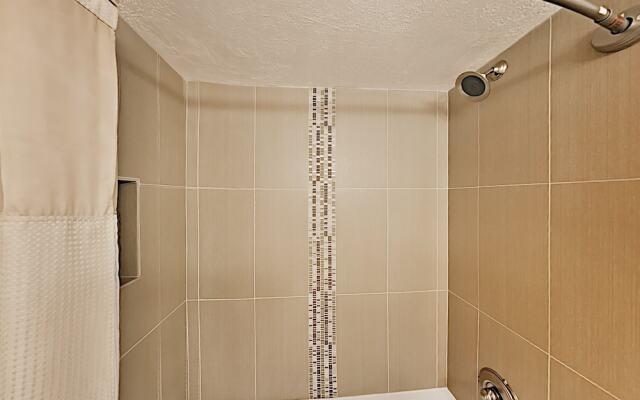 13tr23qb Studio Bedroom Condo