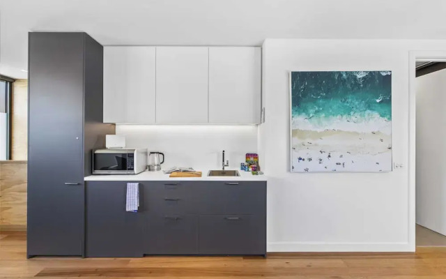 Stylish Studio With Great Amenities Near Beachside