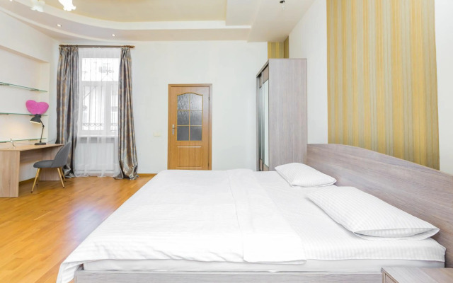 Куліша 15, апартаменти в центрі,ТЦ Форум,оперний