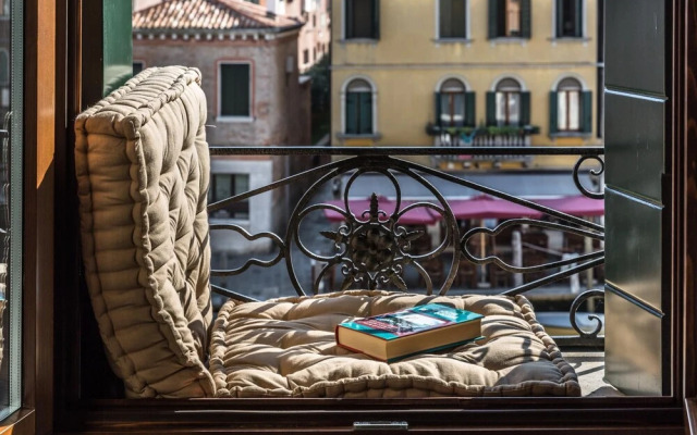 Palazzina Canal - Experience and Enjoy 5 Elegant Bedrooms