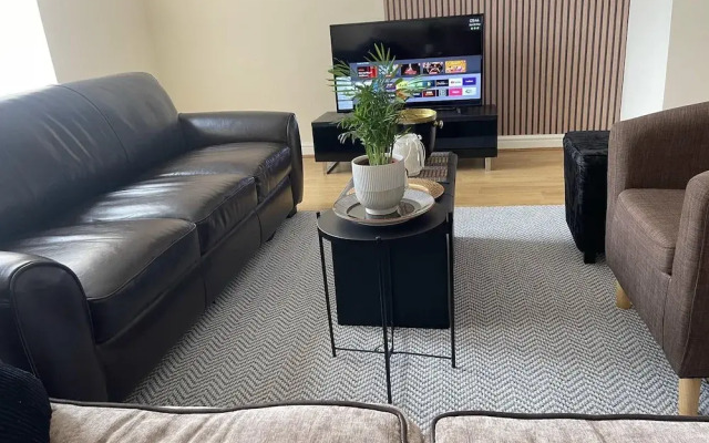 Stylish 1-bed Apt - Sleeps 4 - Parking - Wifi