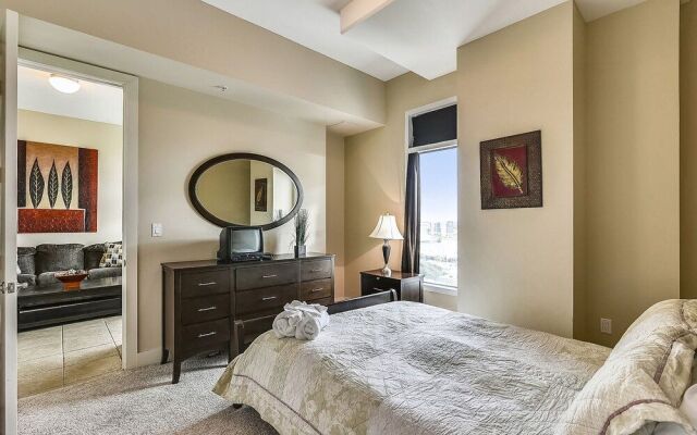 Emerald 707 2 Br condo by RedAwning