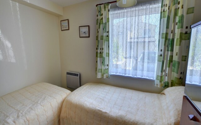 Serene Holiday Home in Porthmadog near Beach