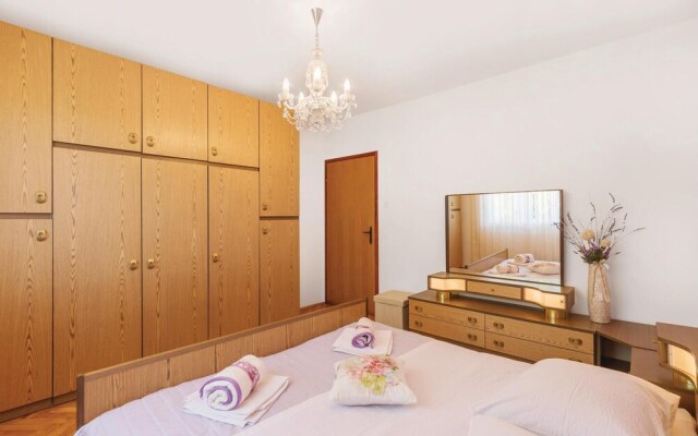 Beautiful Home in Pula With Wifi and 2 Bedrooms