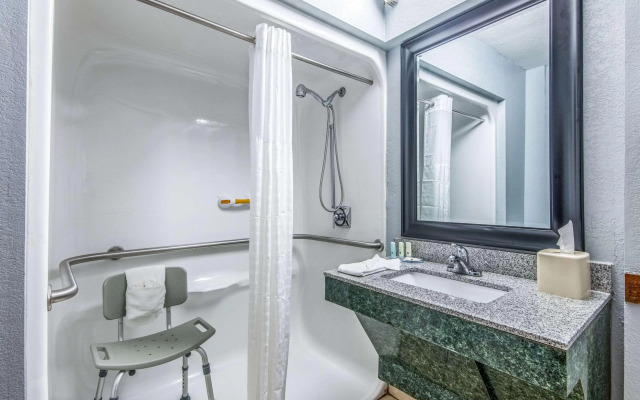 Quality Suites Maumelle - Little Rock NW