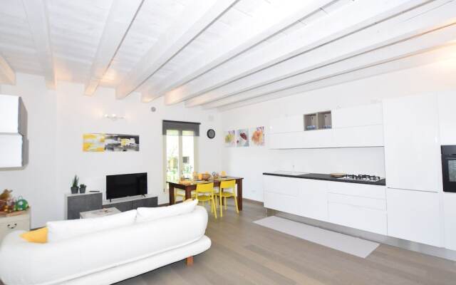 Elegant Holiday Home in Salò Near Lake Beach