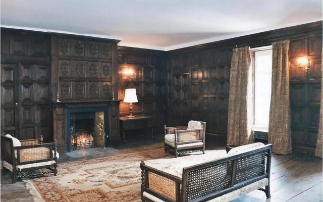 Newcourt Manor