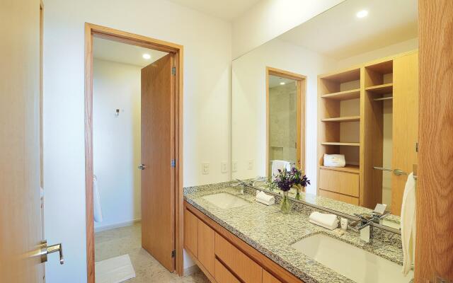 Condo Solaria G202 in Ventanas Residencial