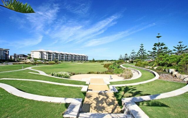 Cylinders Beach House @ Salt Village