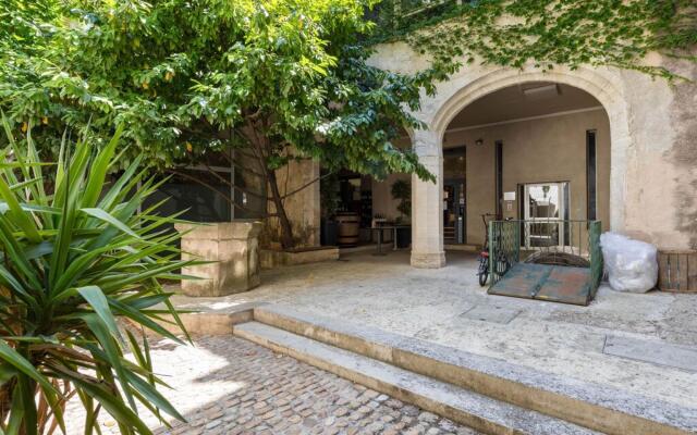 Modest Holiday Home in Avignon next to the City Centre
