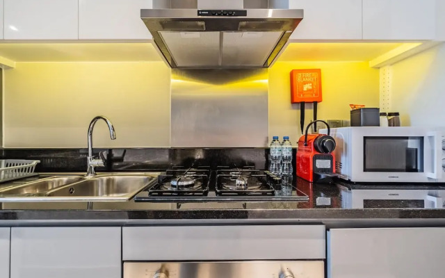 Monty - Eloquent Cozy Studio with Incredible Canal Views