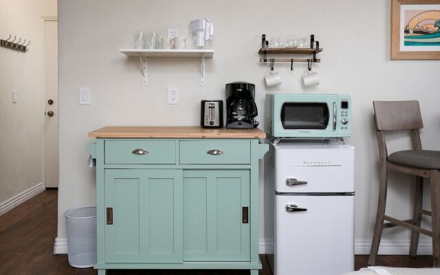 Charming Studio near Downtown! CDC Sanitized!