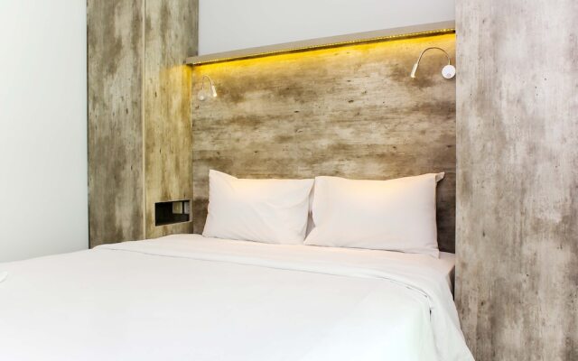 Cozy And Nice Studio At Grand Kamala Lagoon Apartment