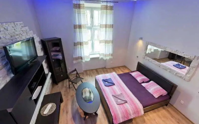 Queen Apartments