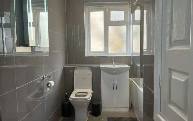Modern Executive 2-bed Apartment in London