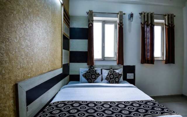 Hotel Alpine Inn by OYO