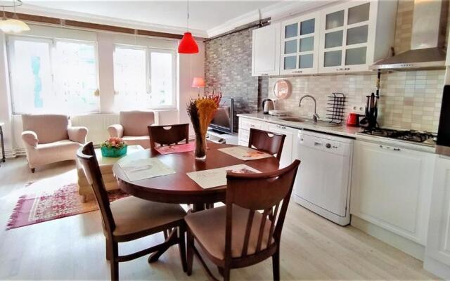 Flat Close to Beach With Balcony in Konyaalti
