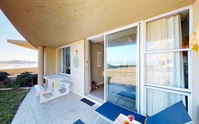 Luxury on the Beach, Lagoon Beach