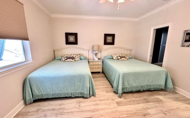 Sea Shell 3 Bedroom Townhouse by RedAwning