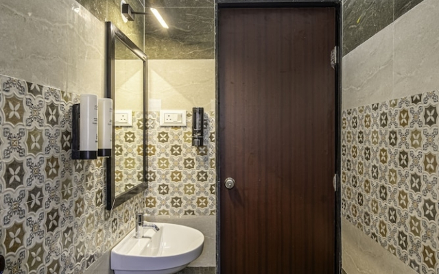 StayBird Divine Suites Business Hotel