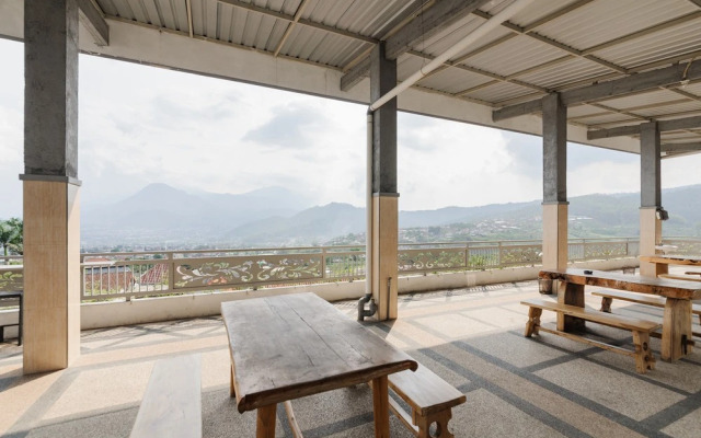 Urbanview Hotel Sky Batu Malang by RedDoorz