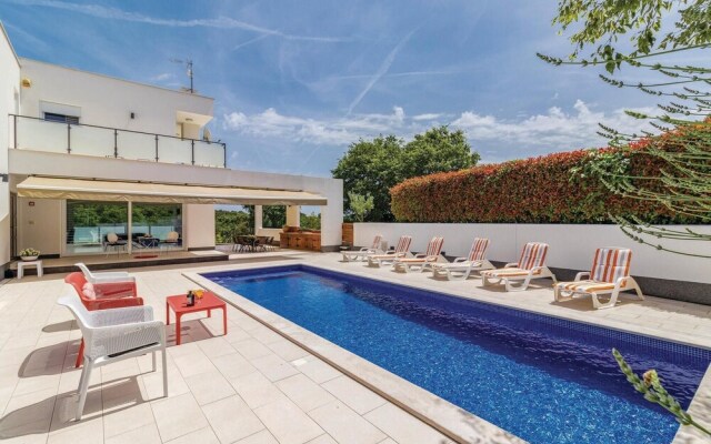 Nice Home in Pula With Wifi and 4 Bedrooms