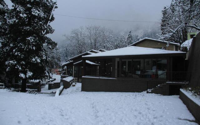 The Earl's Court, Nainital