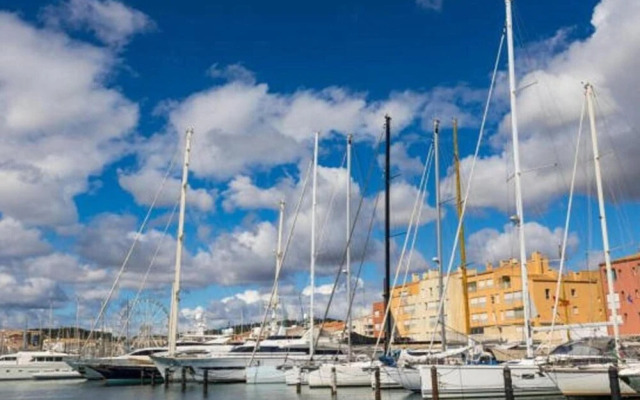 Sunny Garden Apartment in Agde