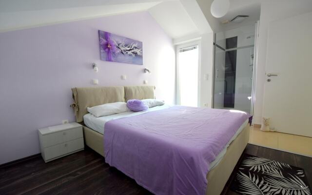Apartment Roberto with Sea View