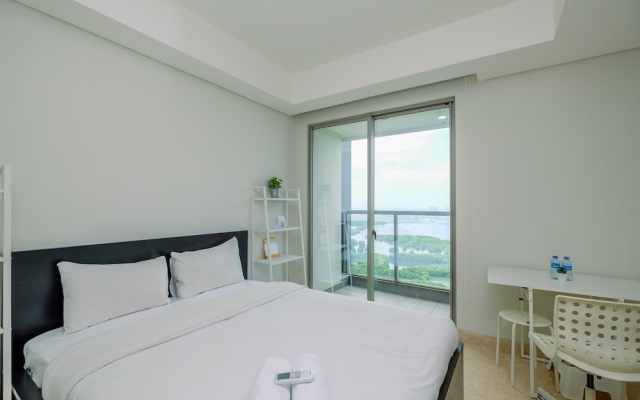 Elegant Studio with Pool and Sea View at Gold Coast Apartment – Guest Rooms – Jakarta