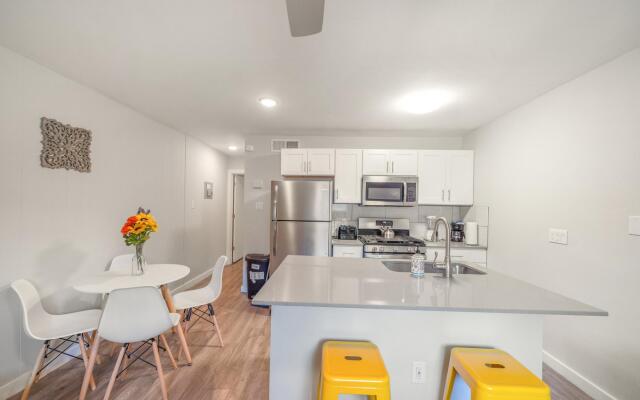 Stylish 1BR Near UT Brentwood Evonify
