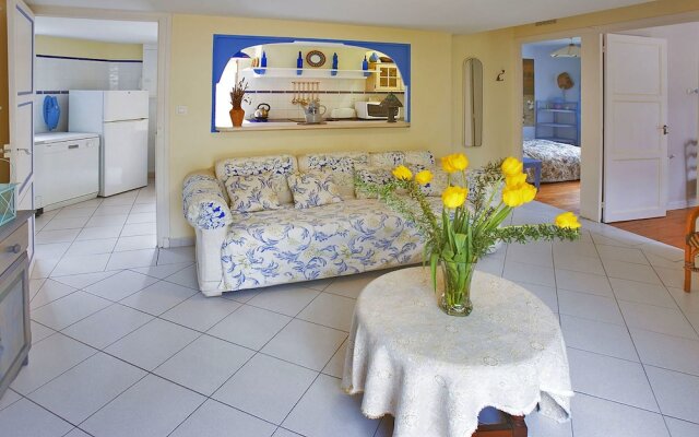 Gorgeous Villa in Anglet with Swimming Pool