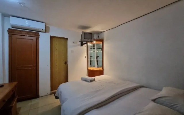 OYO 90952 Hotel Grand Sirao
