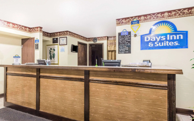 Days Inn & Suites by Wyndham Youngstown / Girard Ohio