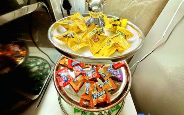 Star Theme Apartment (Guangzhou Panyu Tianhe Chengnancun Wanbo Metro Station)