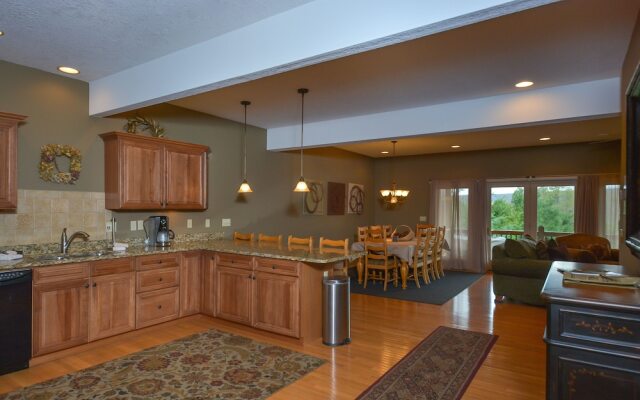 Whispering Pines 5 Bedroom Townhome