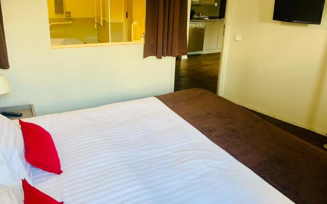 Standing Hotel Suites