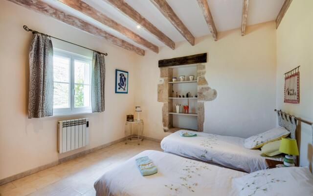 Tranquil Home in Saint-Martin-de-Gurson, 15min from Saint Emilion's vineyard