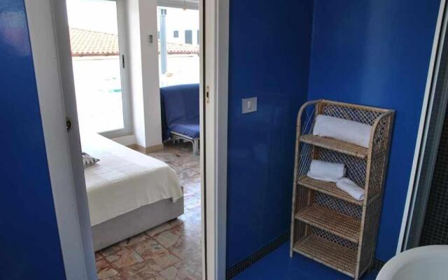 ATTICO BLU monolocale a 50 mt dal mare