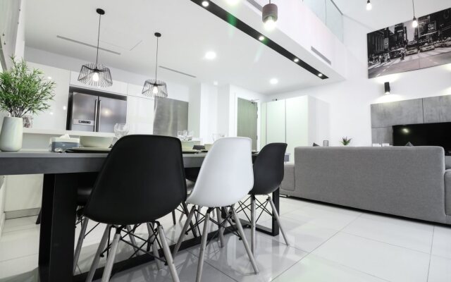 Victoria Home M City
