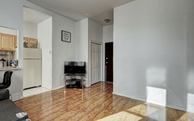 Modern Apartment minutes to NYC